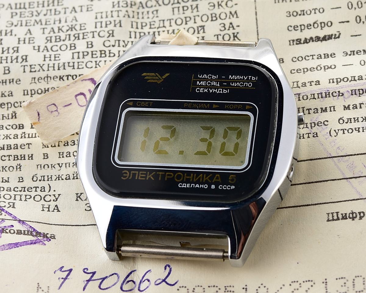 Vintage soviet digital watch Electronika 5 with box and new stainless steel bracelet