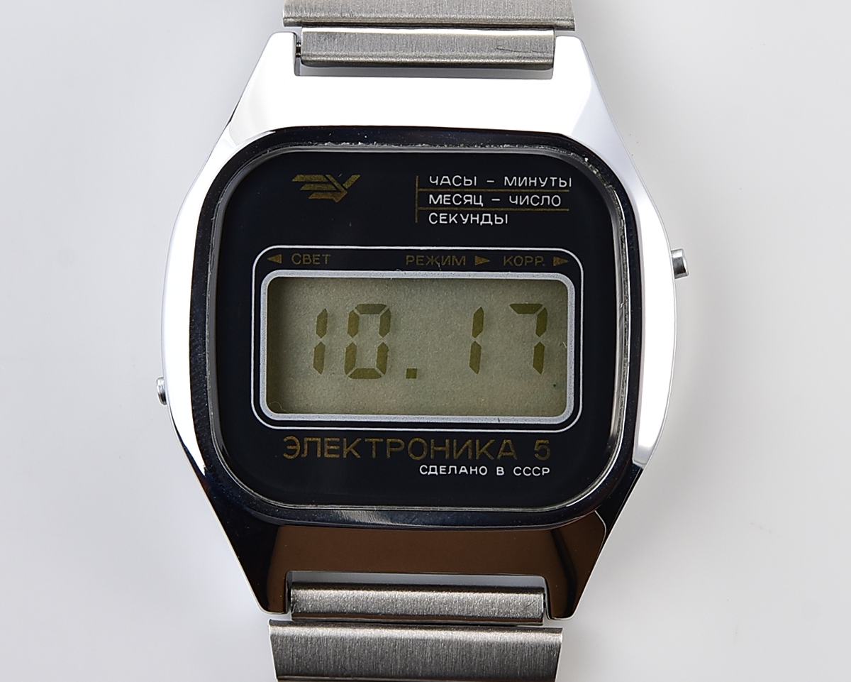 Vintage soviet digital watch Electronika 5 with box and new stainless steel bracelet