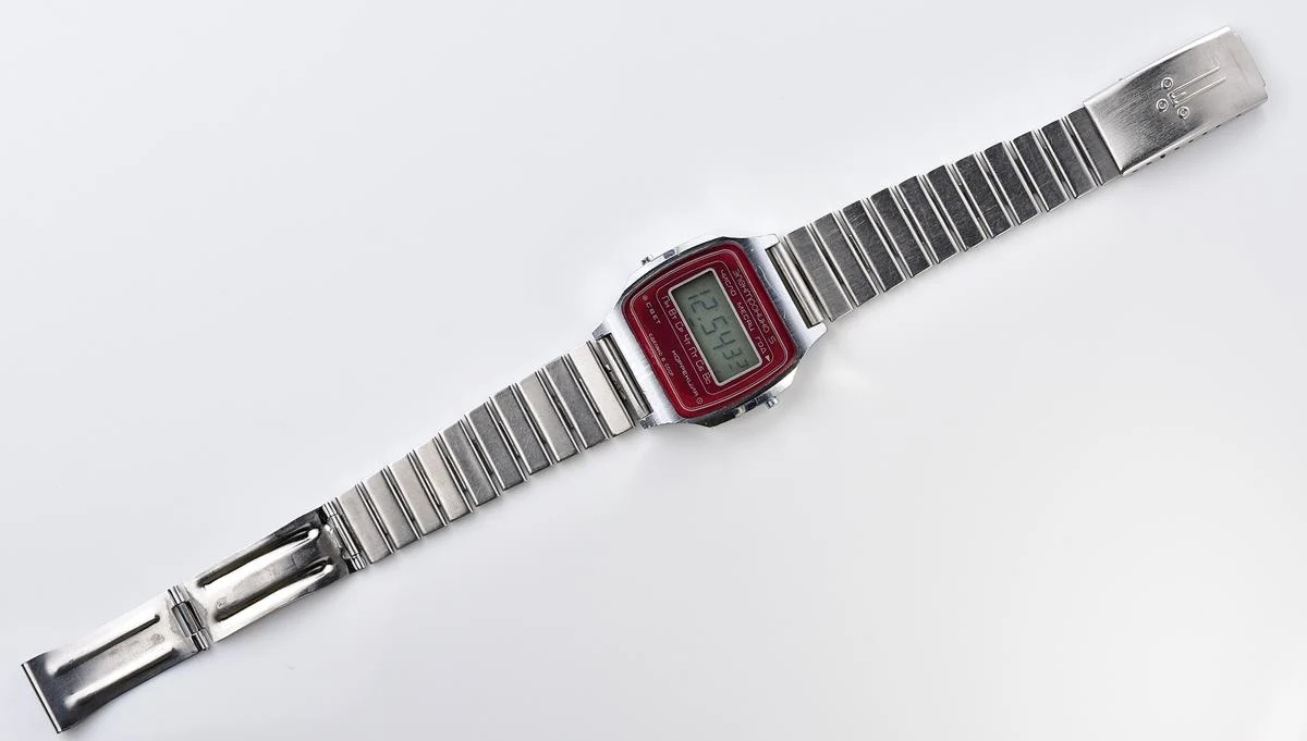 Digital vintage USSR wristwatch Electronika-5 with red mask