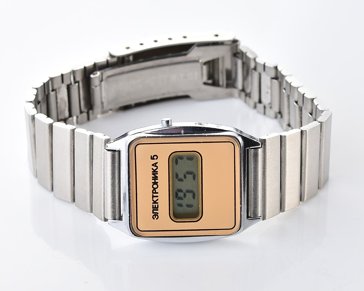 Digital vintage USSR wristwatch Electronika with stainless steel bracelet for ladies