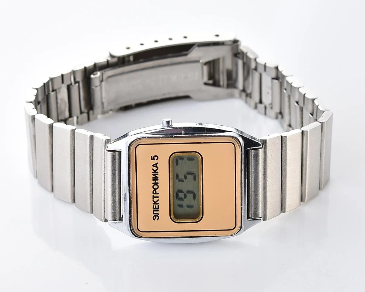 Digital vintage USSR wristwatch Electronika with stainless steel bracelet for ladies