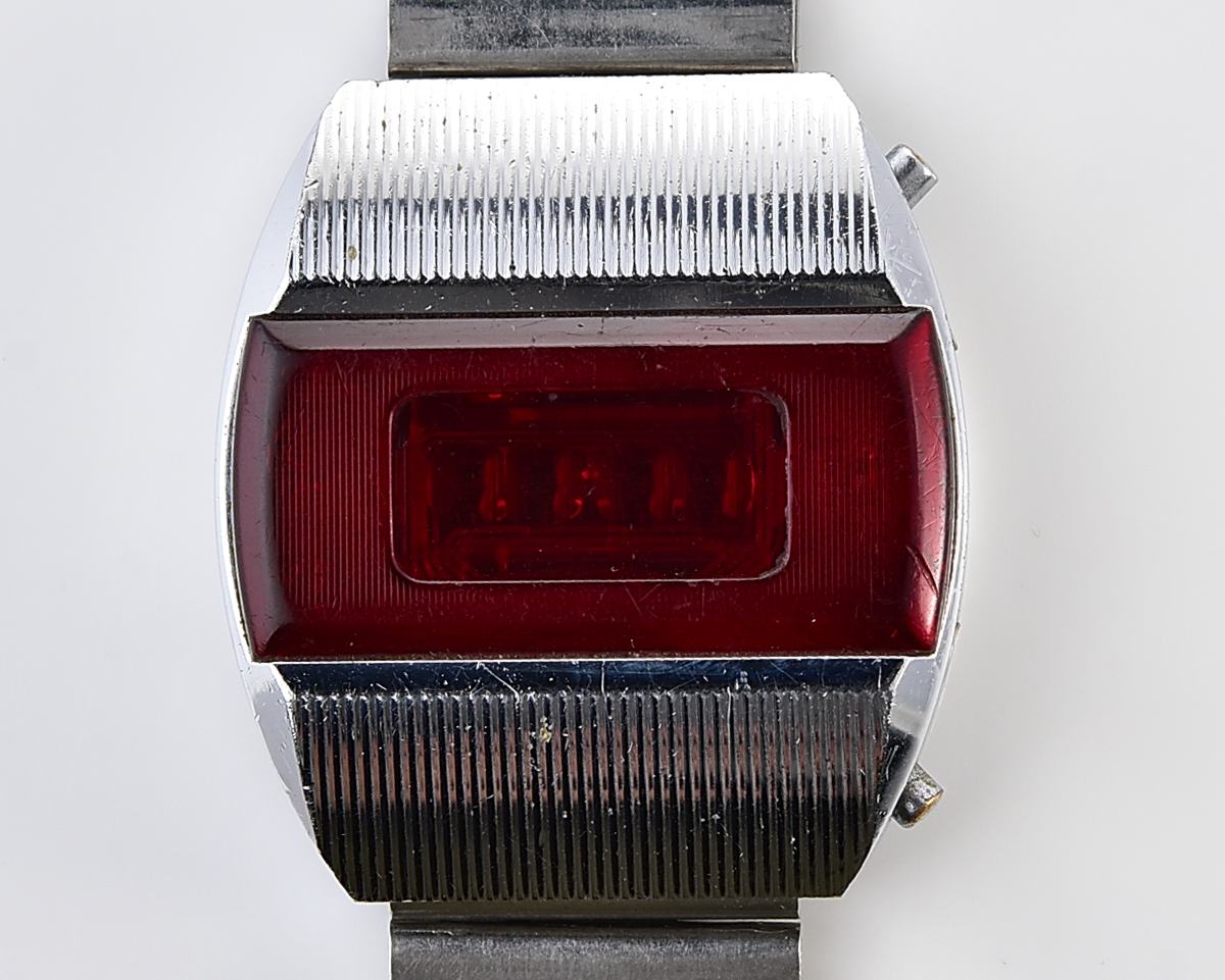 First RED LED Digital Vintage USSR Wristwatch Electronika E-1 Pulsar!