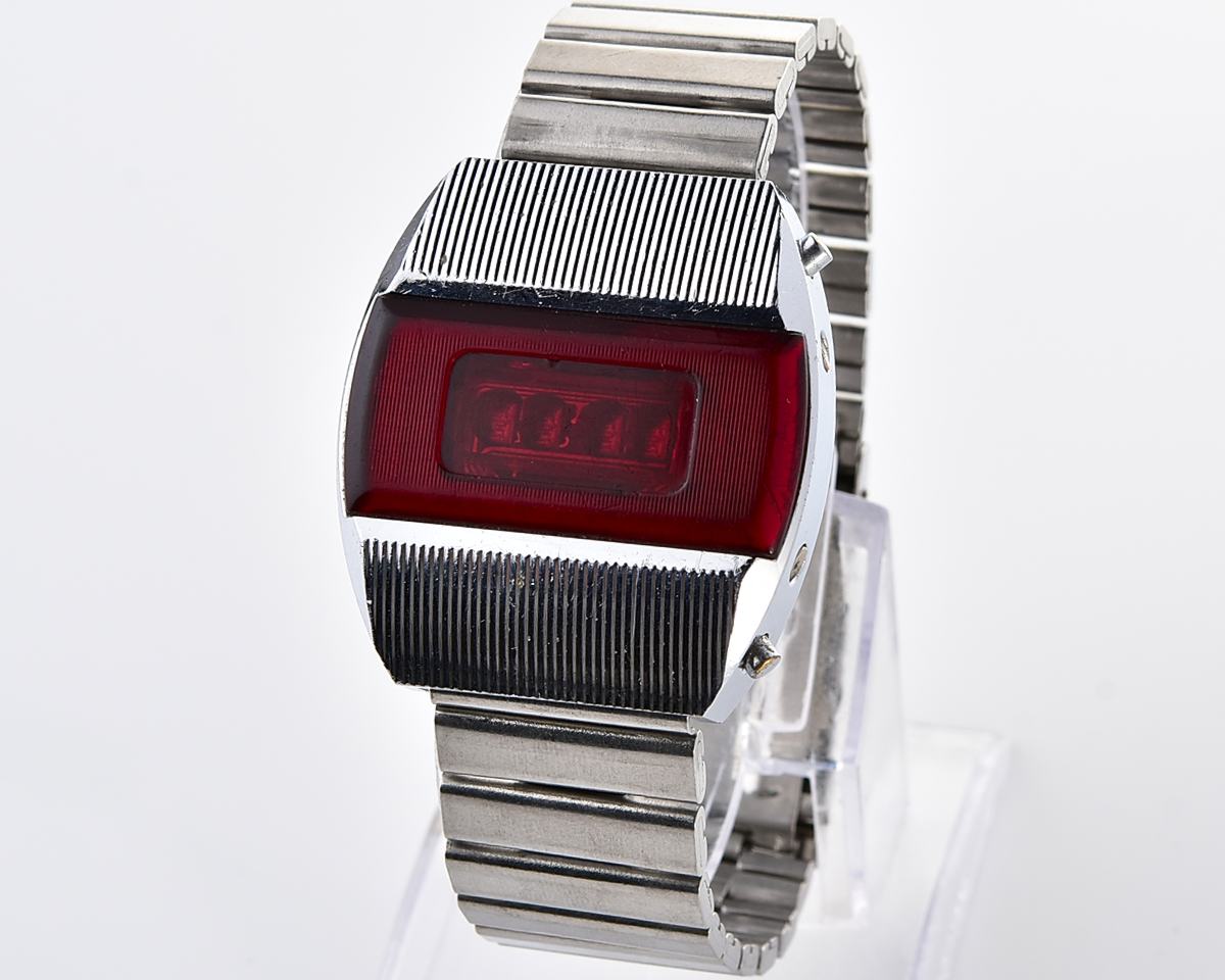 First RED LED Digital Vintage USSR Wristwatch Electronika E-1 Pulsar!