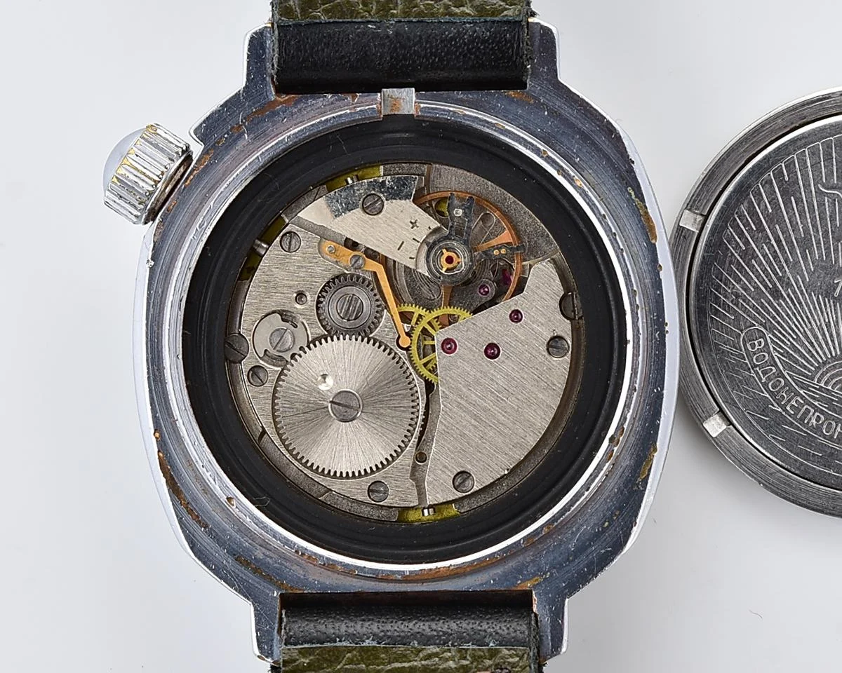 Vostok Komandirskie Paratroopers mechanical wristwatch for landing troops