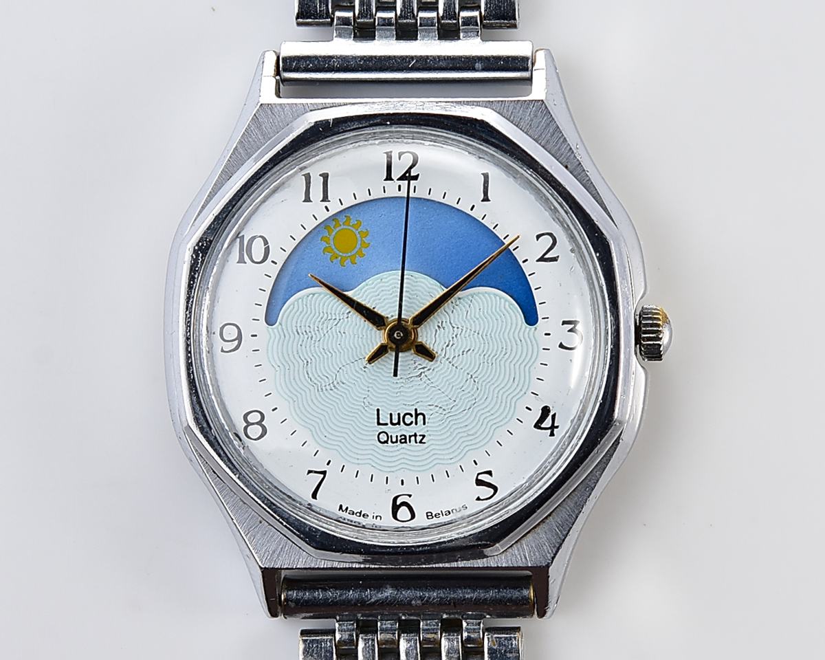 Luch quartz watch with moving Sun/Moon across the dial