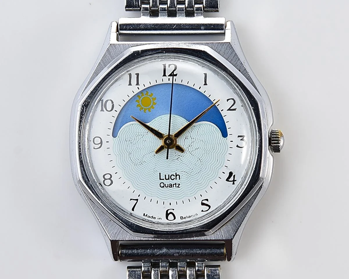 Luch quartz watch with moving Sun/Moon across the dial