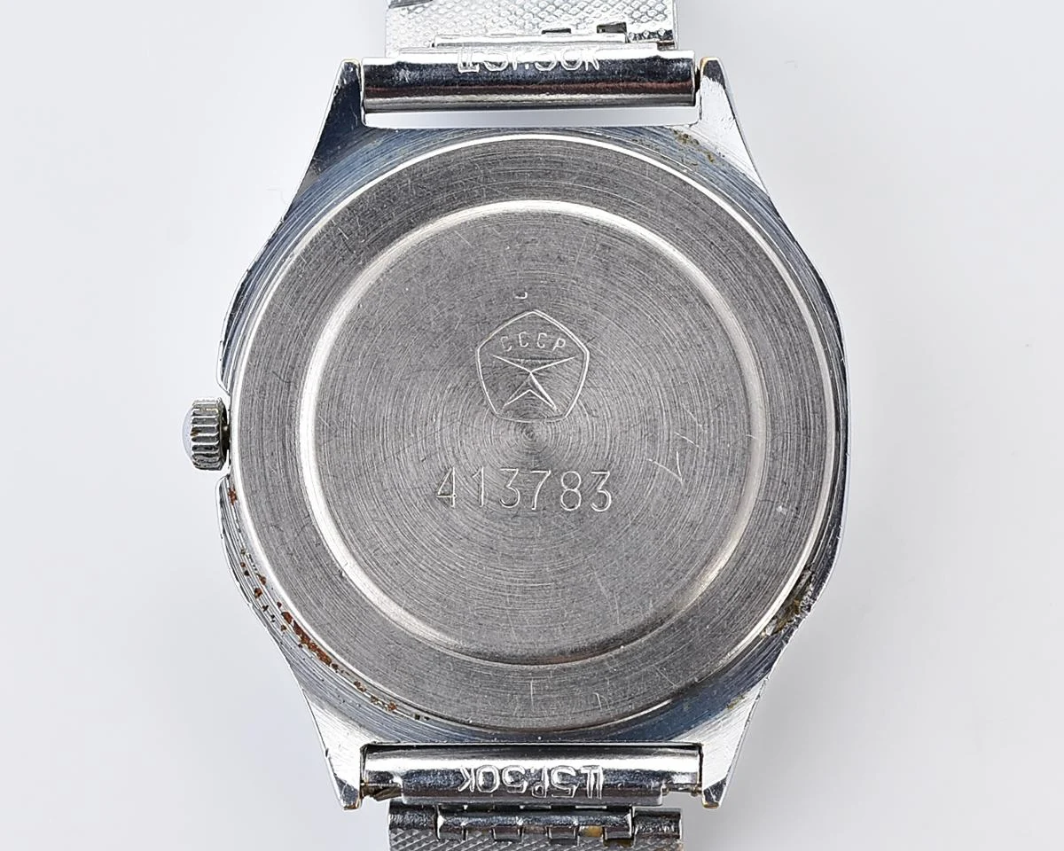 Luch quartz watch with moving Sun/Moon across the dial