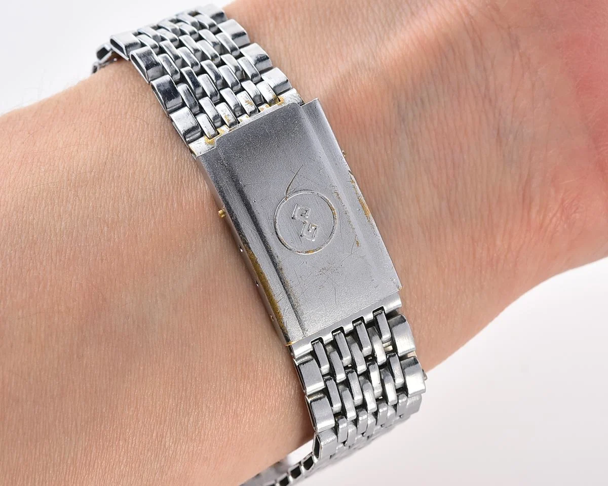 Luch quartz watch with moving Sun/Moon across the dial