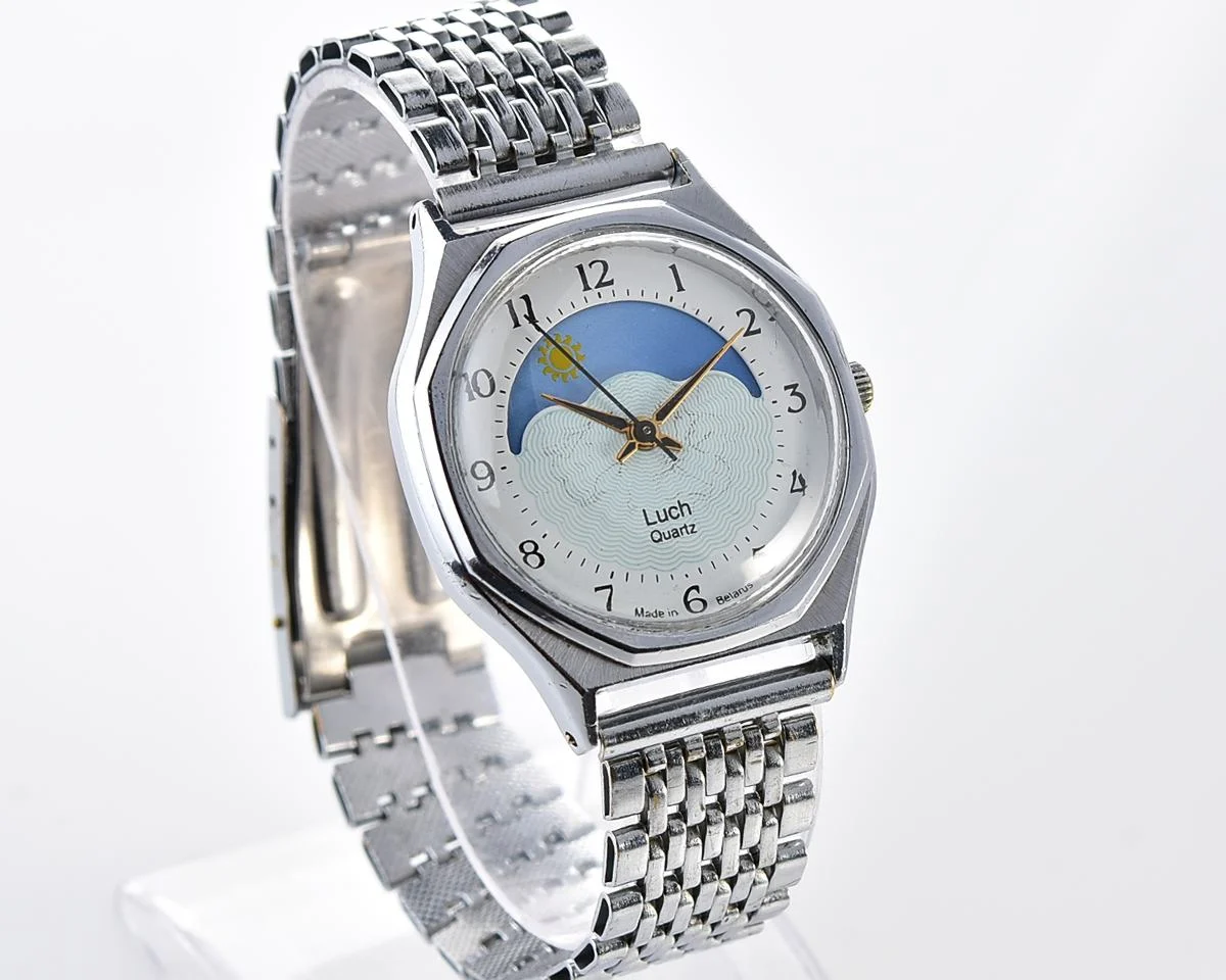 Luch quartz watch with moving Sun/Moon across the dial
