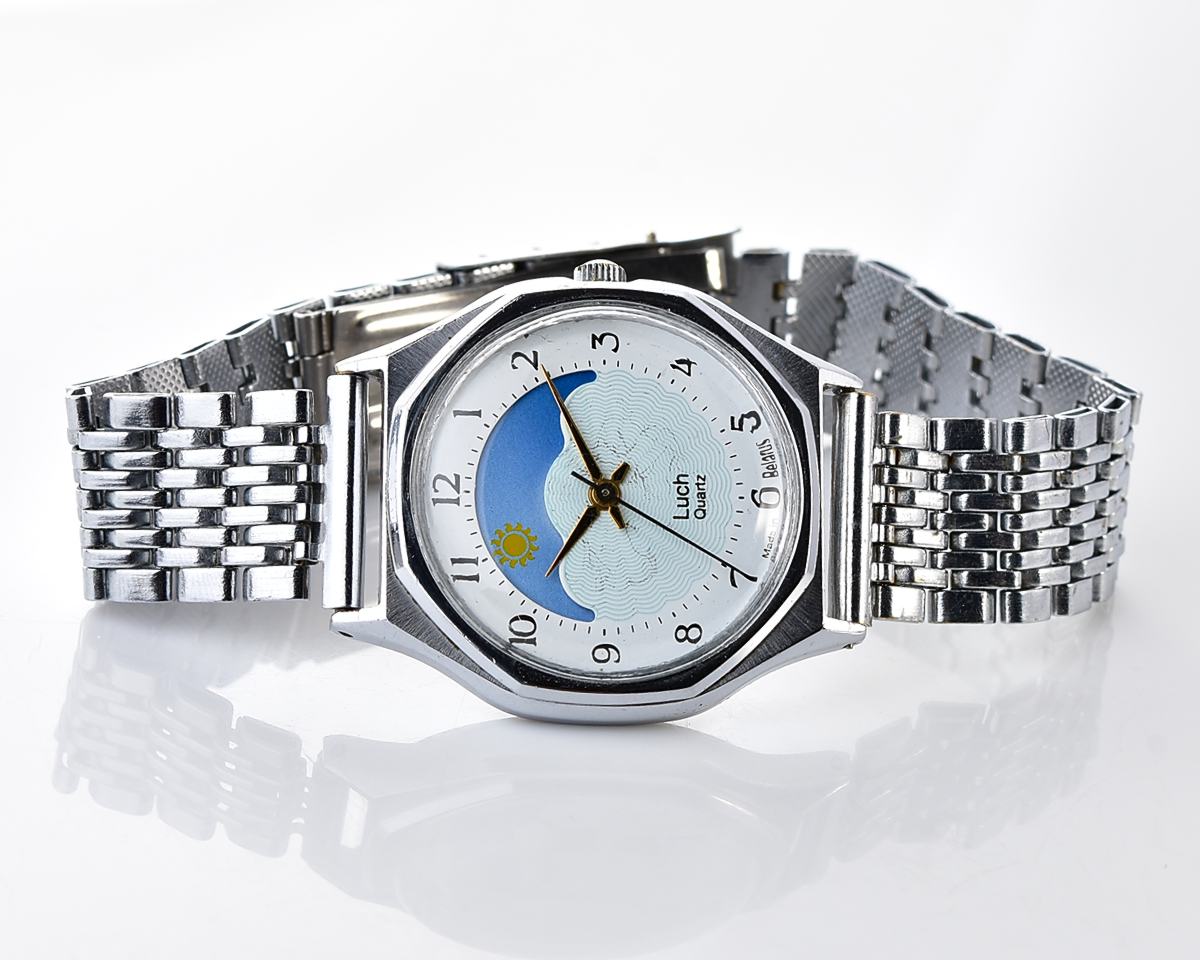 Luch quartz watch with moving Sun/Moon across the dial