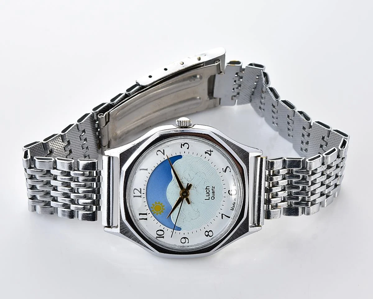 Luch quartz watch with moving Sun/Moon across the dial