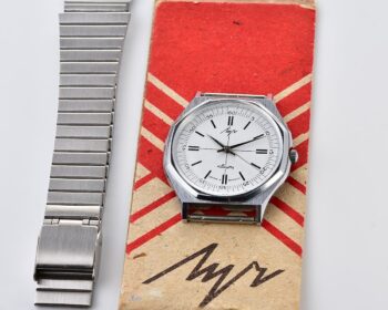 Excellent soviet LUCH quartz wristwatch with new stainless steel bracelet