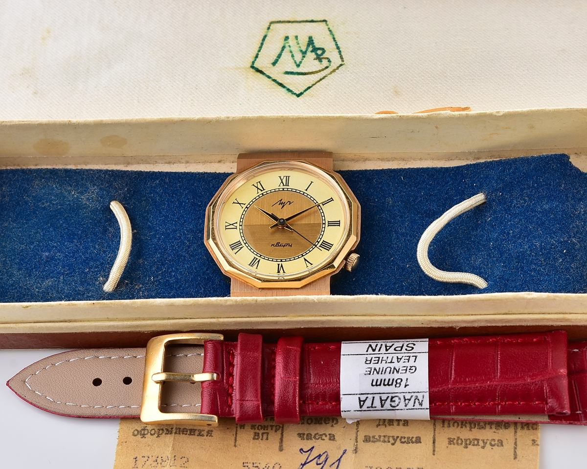 TIME CAPSULE: Soviet Luch watch with quartz movement - New Old Stock(NOS)!