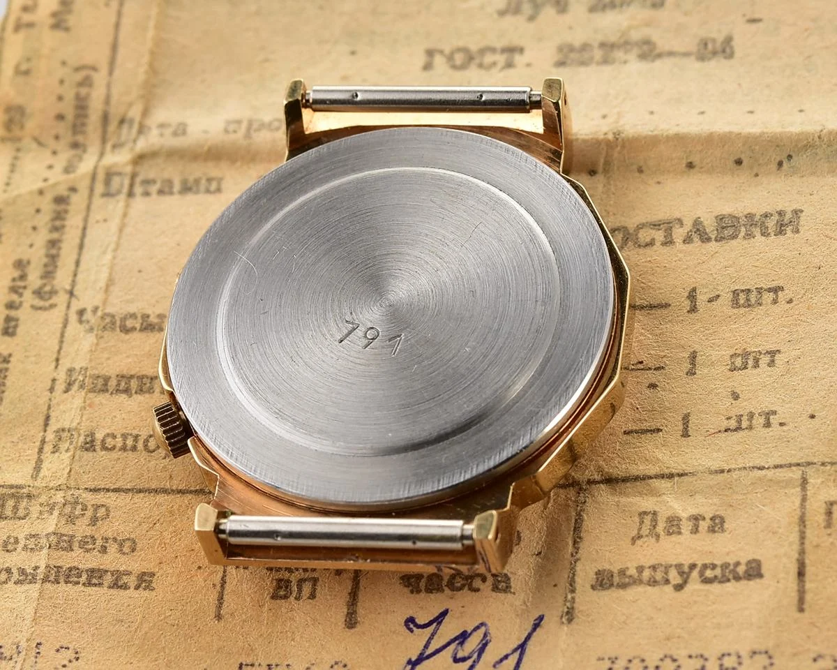 TIME CAPSULE: Soviet Luch watch with quartz movement - New Old Stock (NOS)!