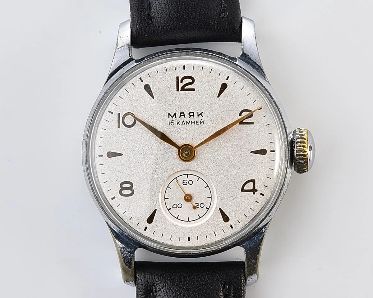 Excellent vintage Soviet Mayak mechanical wristwatch, the 4th quarter of 1955!