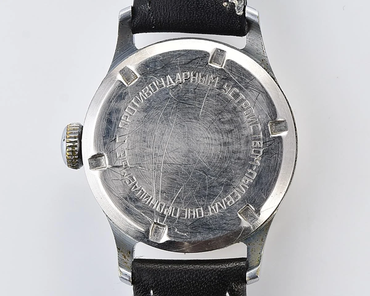 Excellent vintage Soviet Mayak mechanical wristwatch, the 4th quarter of 1955!