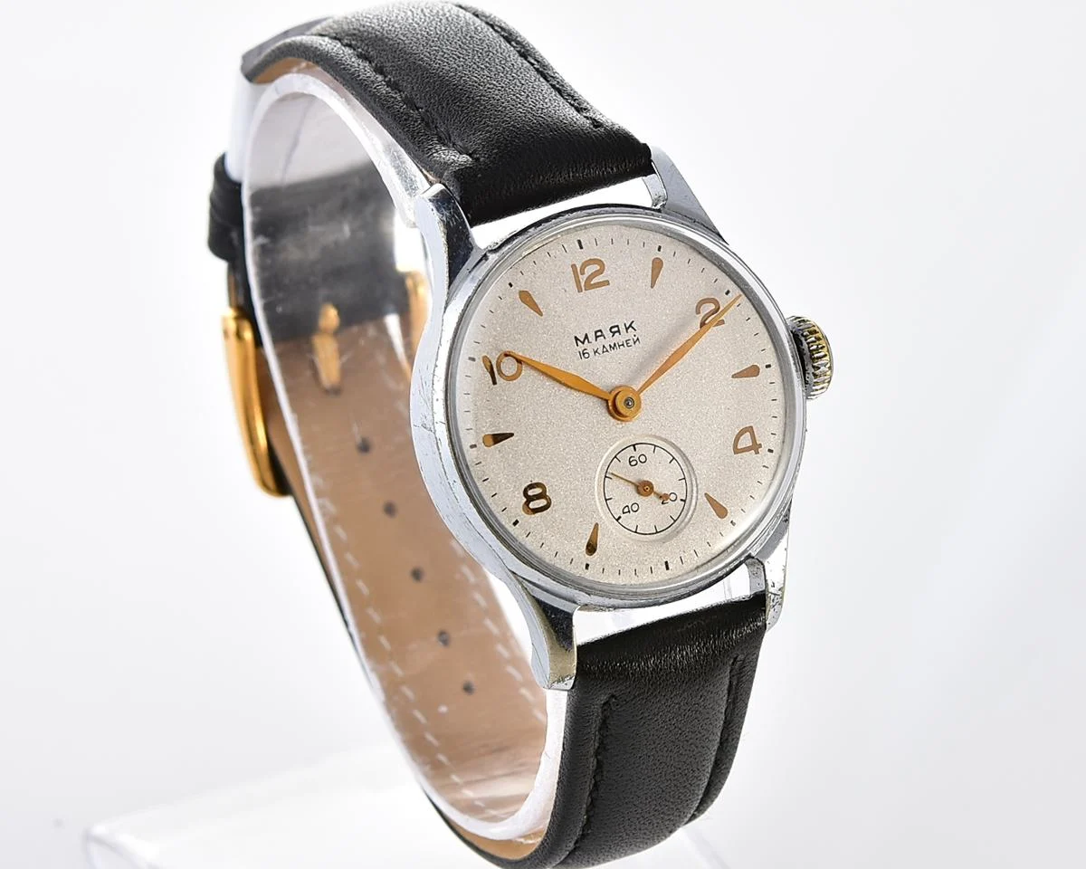 Excellent vintage Soviet Mayak mechanical wristwatch, the 4th quarter of 1955!