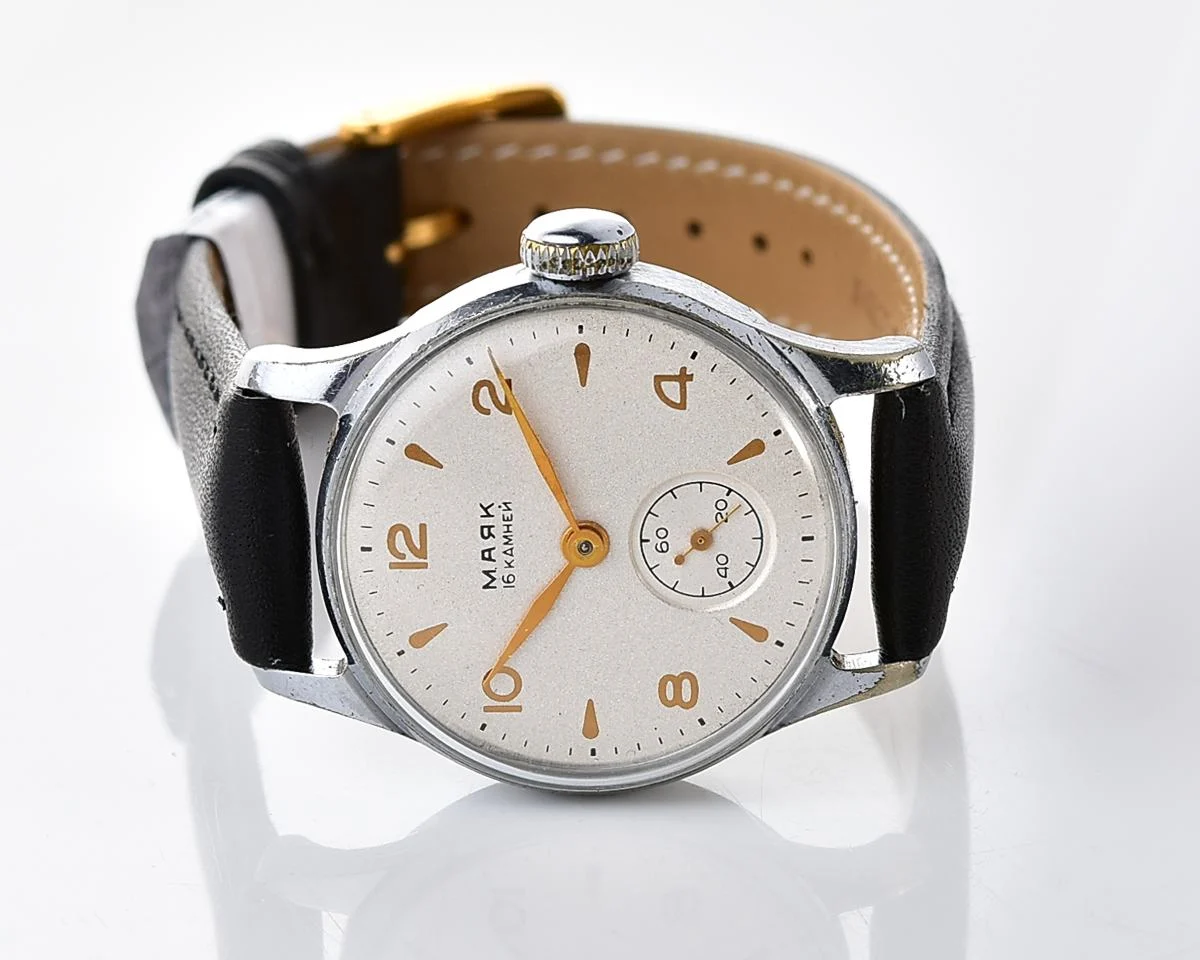 Excellent vintage Soviet Mayak mechanical wristwatch, the 4th quarter of 1955!