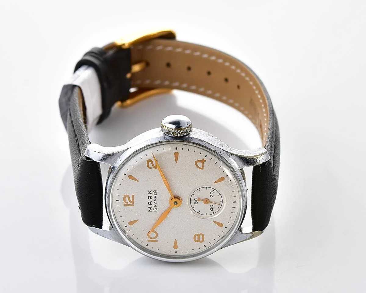 Excellent vintage Soviet Mayak mechanical wristwatch, the 4th quarter of 1955!