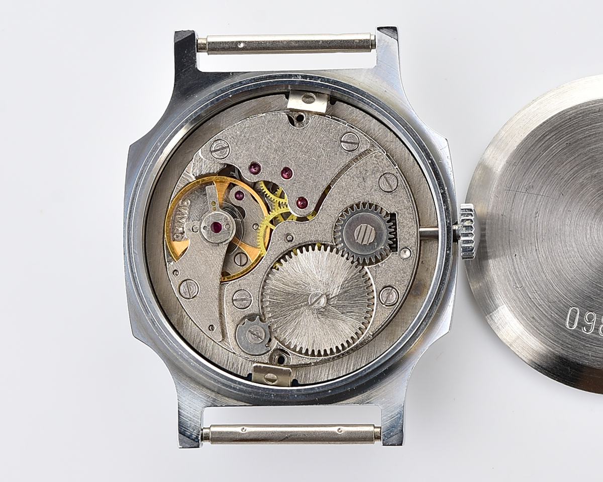 TIME CAPSULE: Soviet mechanical POBEDA watch in box – New Old Stock(NOS)!