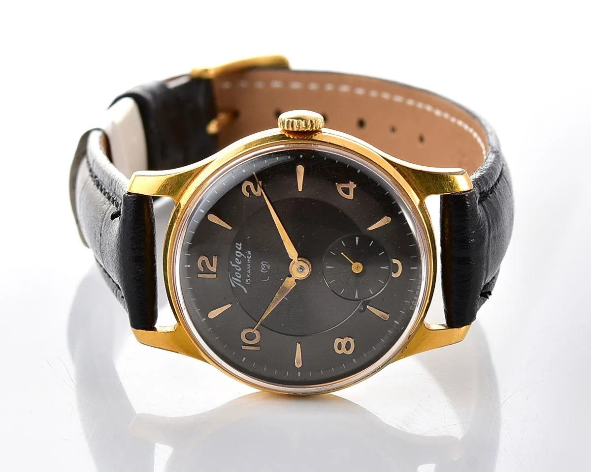 Excellent vintage gold-plated Soviet mechanical Pobeda, 2MChZ from the 1950s