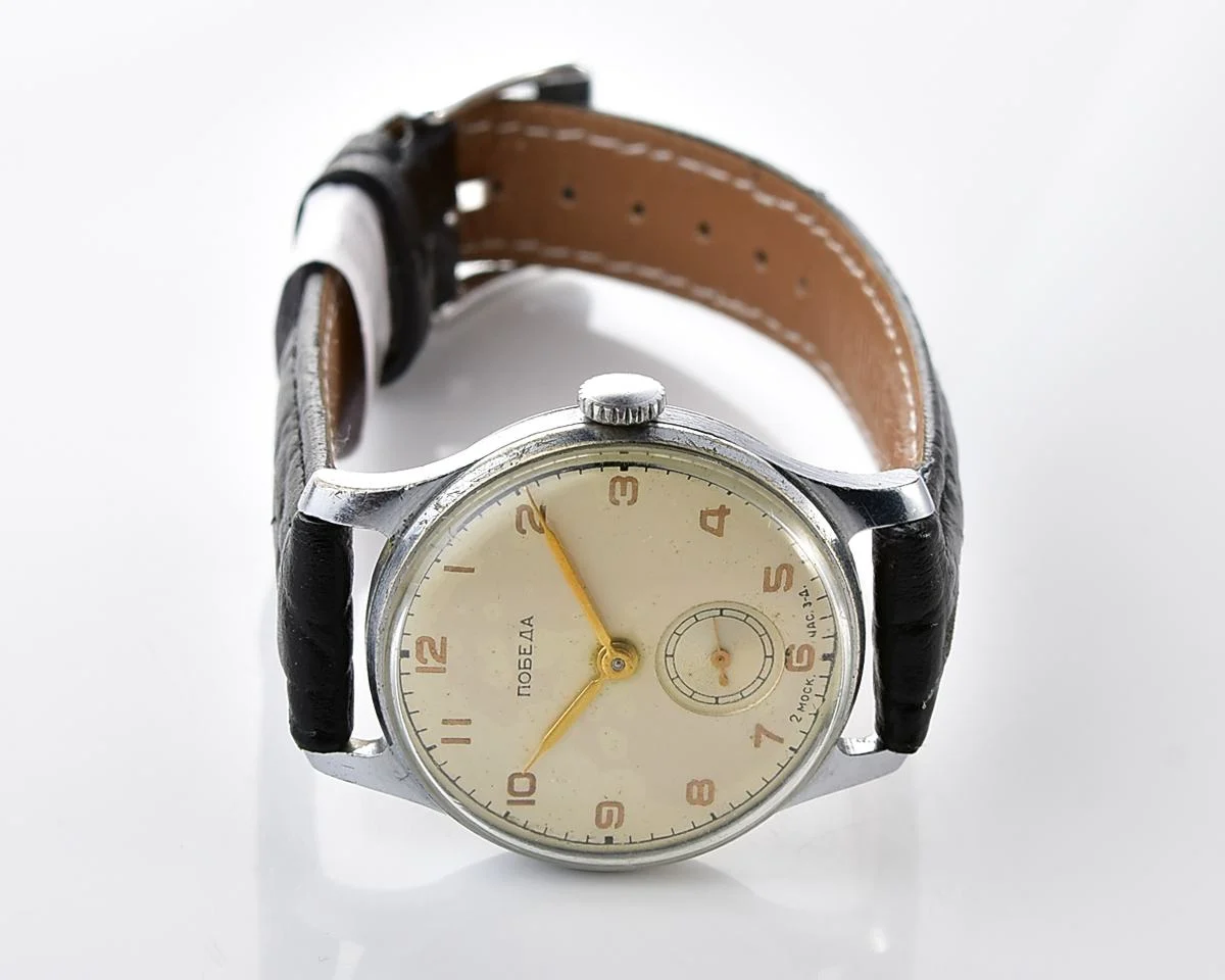 Vintage Soviet mechanical Pobeda watch, 2MChZ from the 1st quarter 1956!