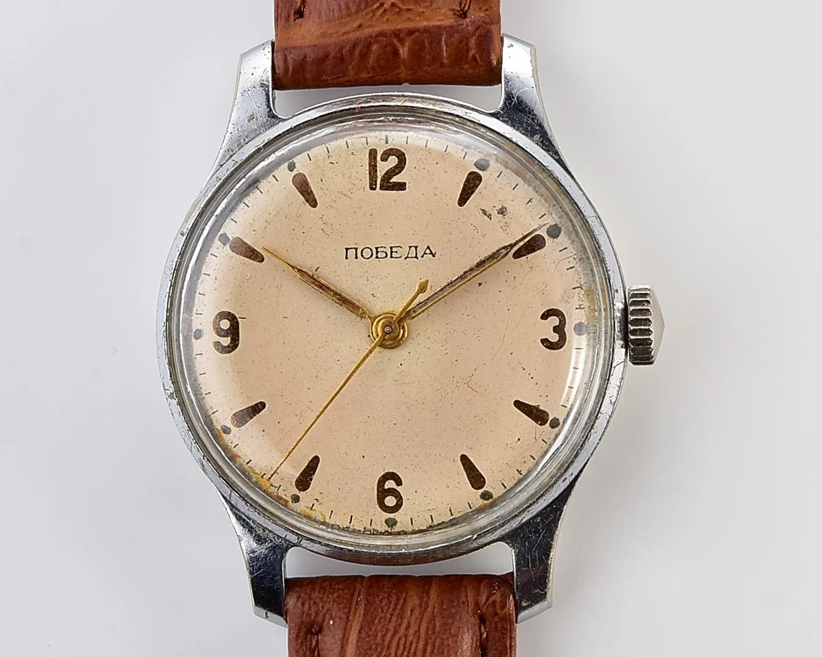 Vintage Soviet Pobeda watch with central second hand, from 1950s, 1MChZ factory