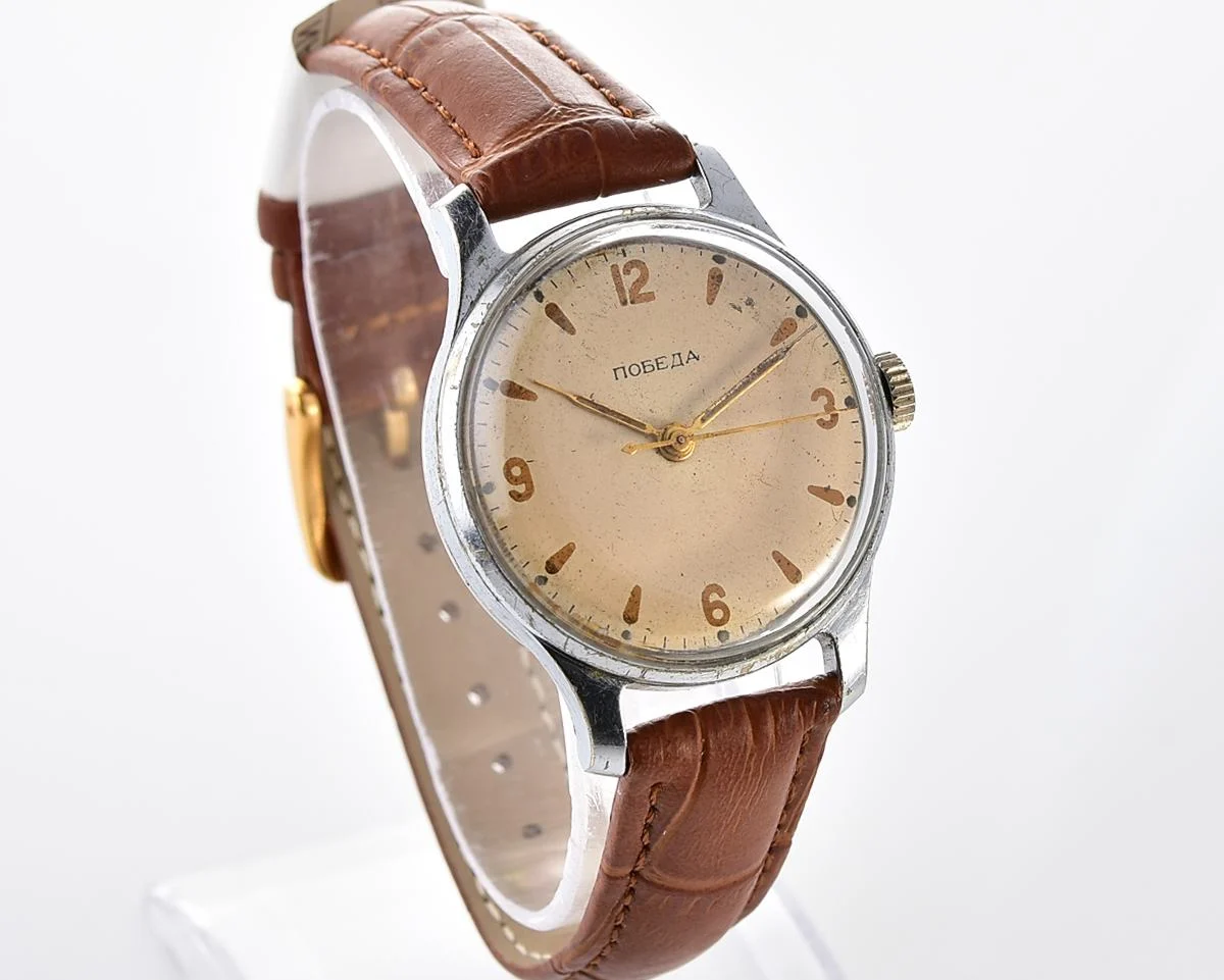 Vintage Soviet Pobeda watch with central second hand, from 1950s, 1MChZ factory