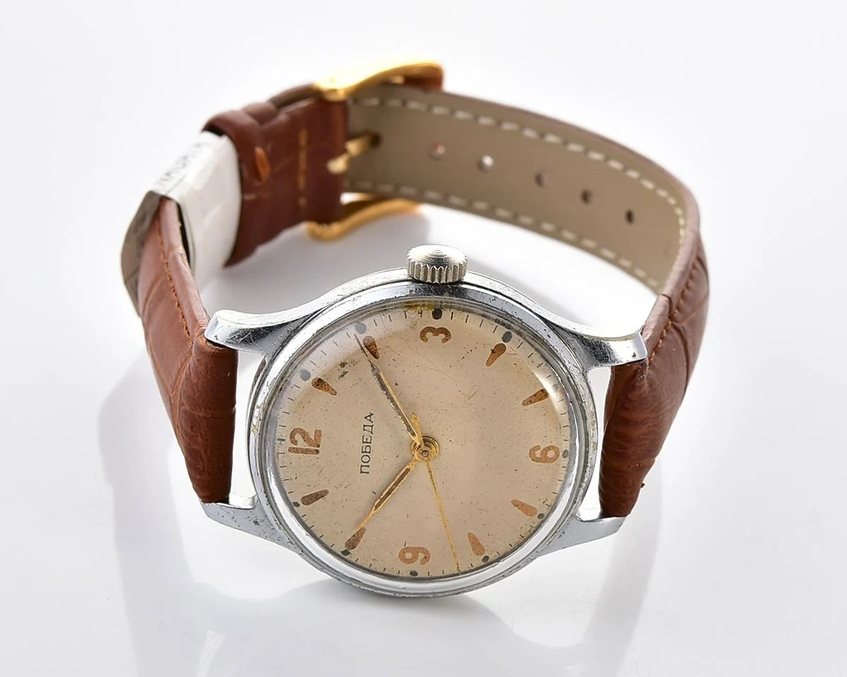 Vintage Soviet Pobeda watch with central second hand, from 1950s, 1MChZ factory