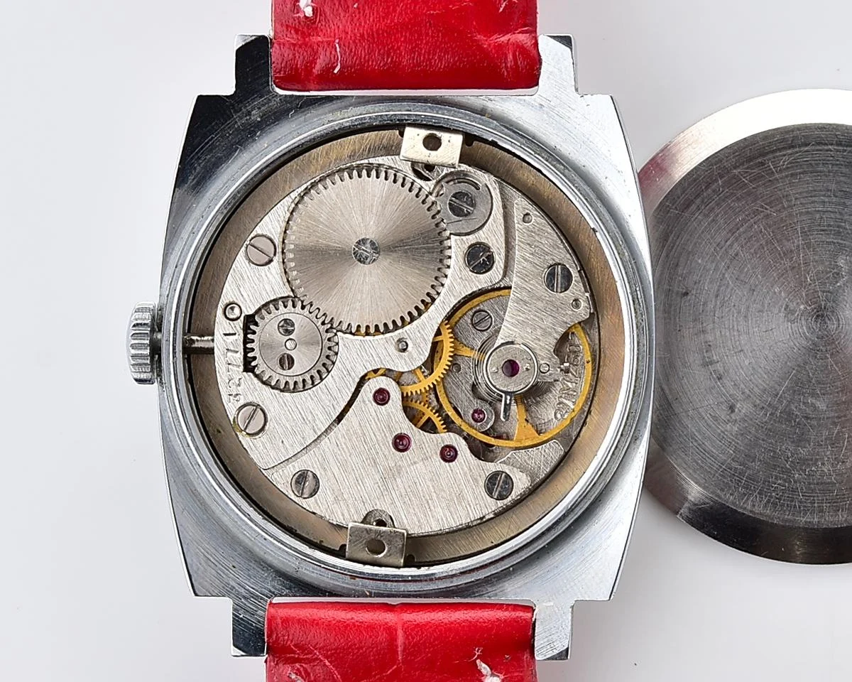 Excellent vintage Pobeda watch with Kremlin – 60 years of USSR!