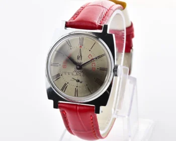 Excellent vintage Pobeda watch with Kremlin – 60 years of USSR!
