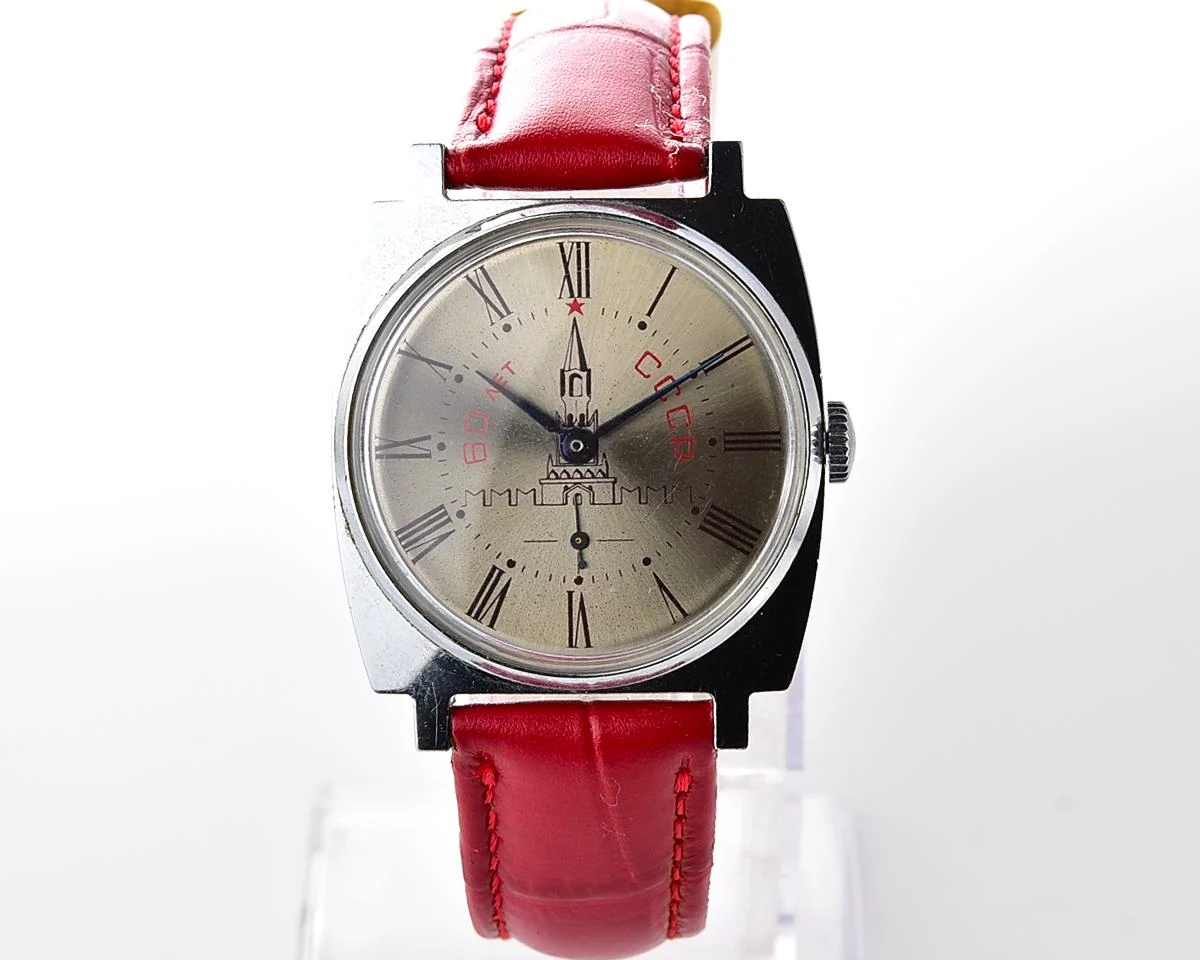 Excellent vintage Pobeda watch with Kremlin – 60 years of USSR!