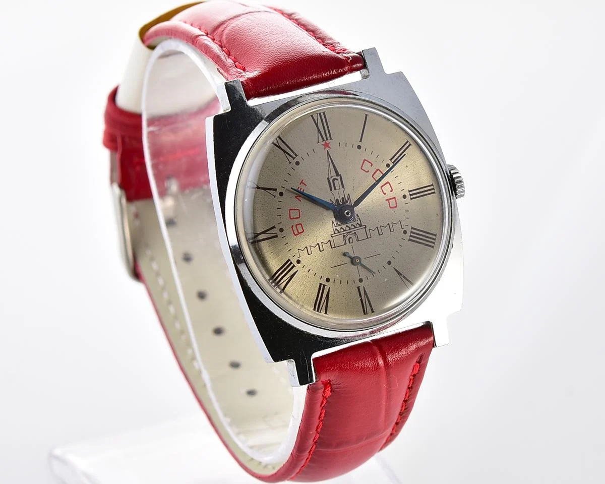 Excellent vintage Pobeda watch with Kremlin – 60 years of USSR!