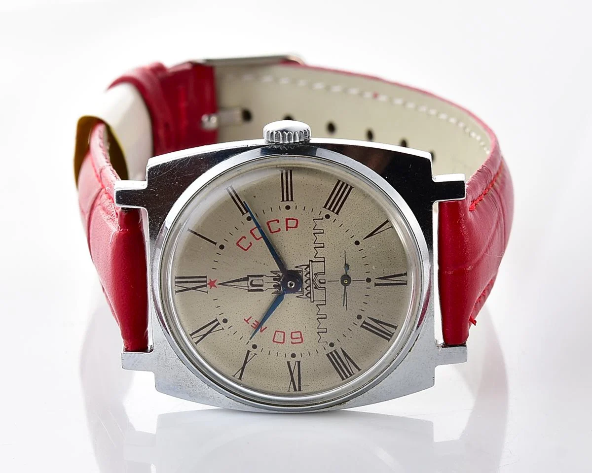 Excellent vintage Pobeda watch with Kremlin – 60 years of USSR!