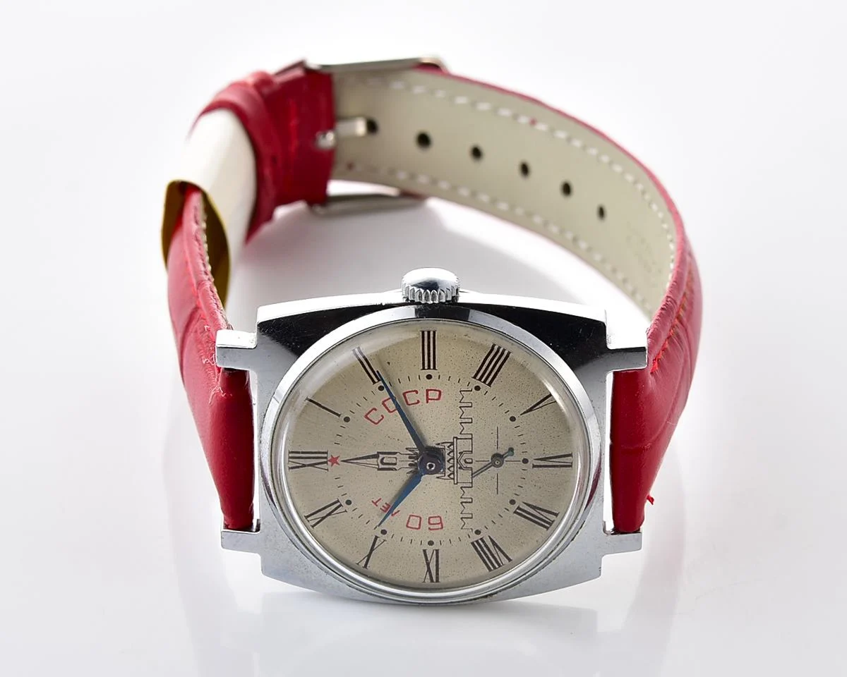 Excellent vintage Pobeda watch with Kremlin – 60 years of USSR!