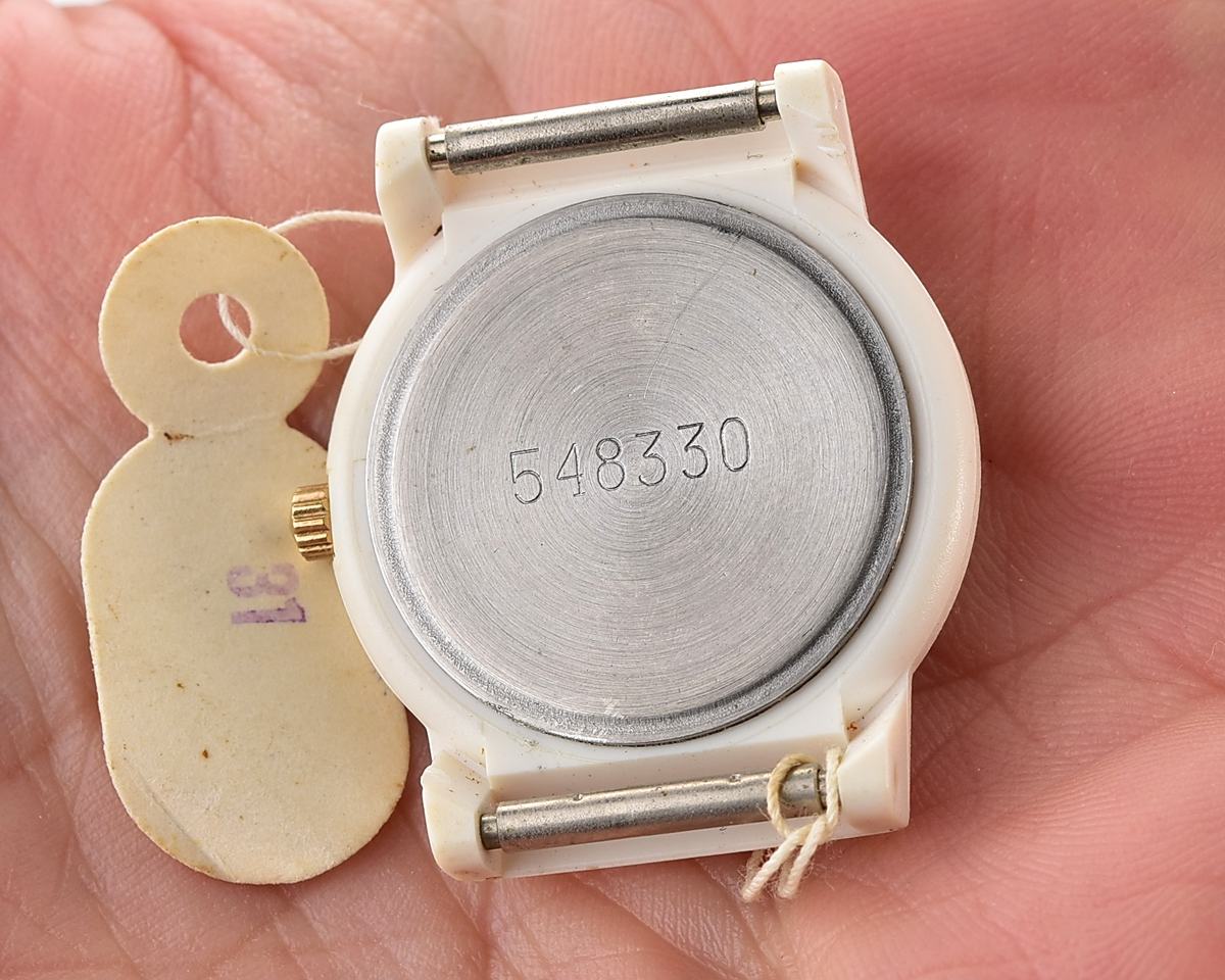 TIME CAPSULE: Soviet POLJOT wrist watch with quartz movement – New Old Stock(NOS)!