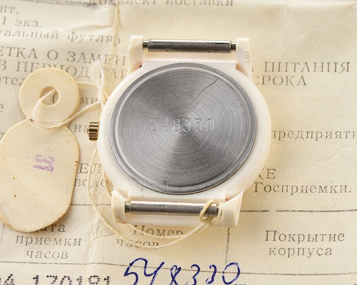 TIME CAPSULE: Soviet POLJOT wrist watch with quartz movement – New Old Stock(NOS)!