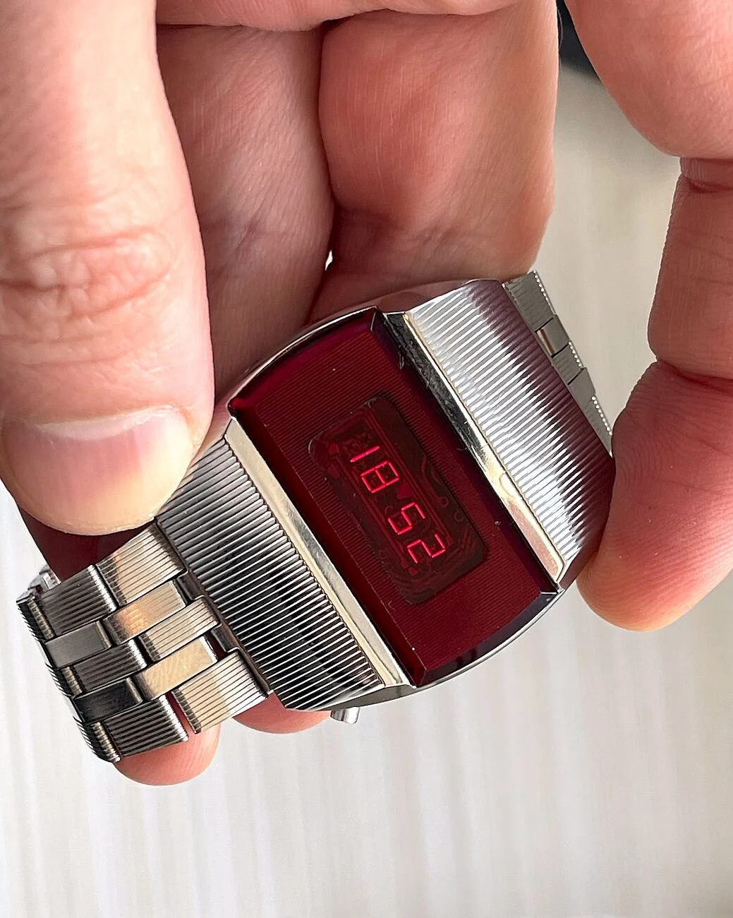First Red LED Digital Vintage USSR Wrist Watch Electronika E-1 Pulsar with box and passport!