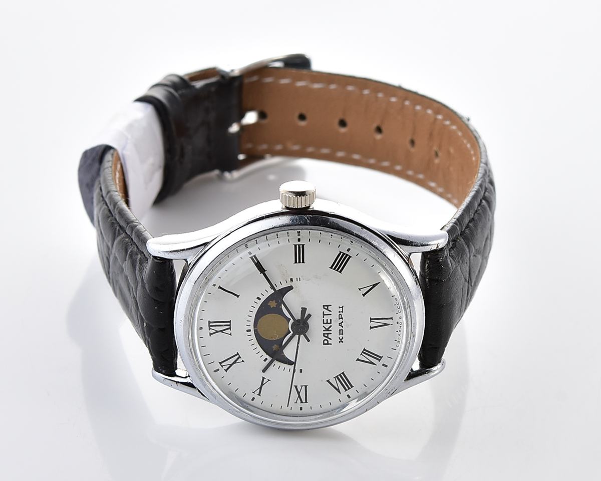 Soviet Raketa MOON PHASES quartz wristwatch