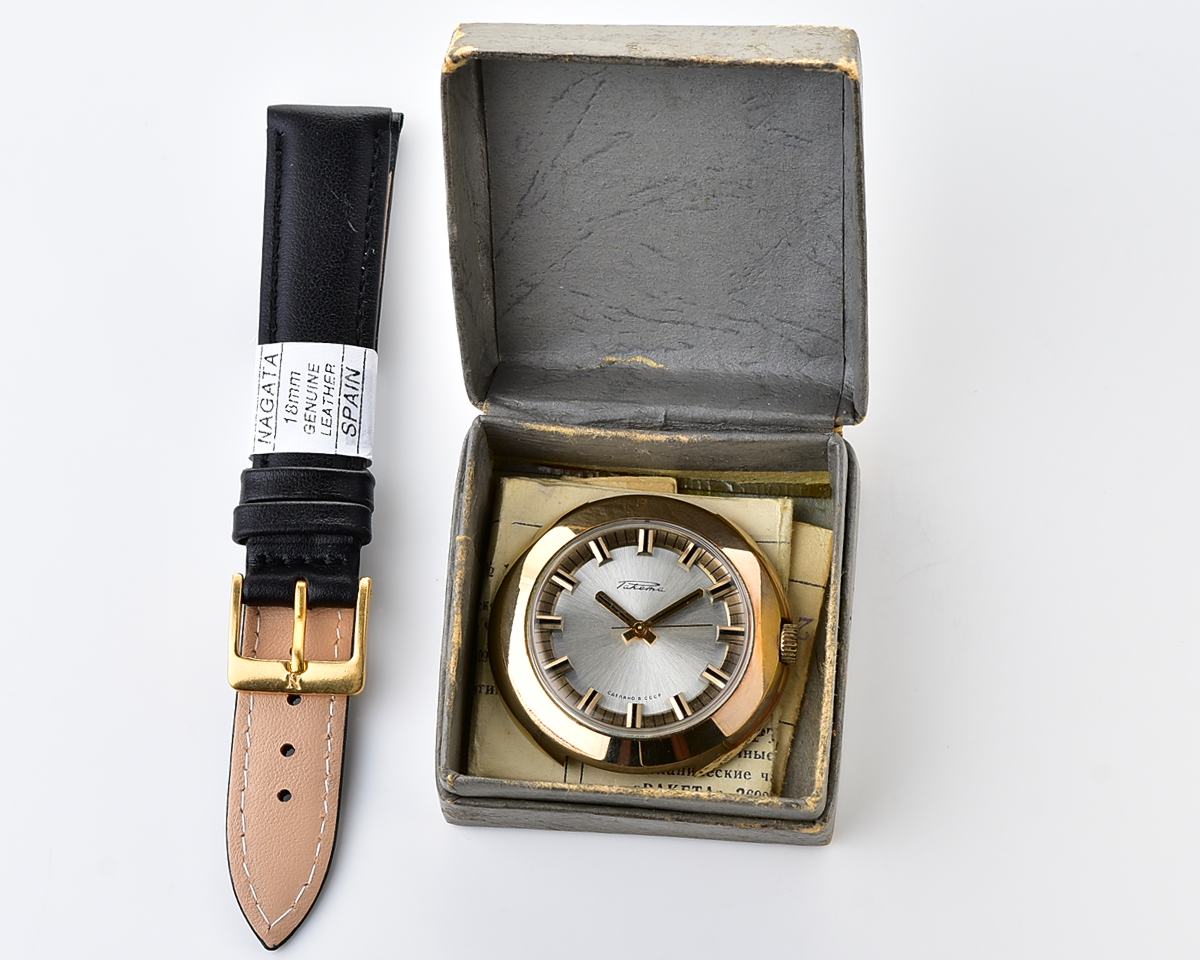 TIME CAPSULE: Vintage soviet RAKETA mechanical wristwatch, New Old Stock(NOS)!