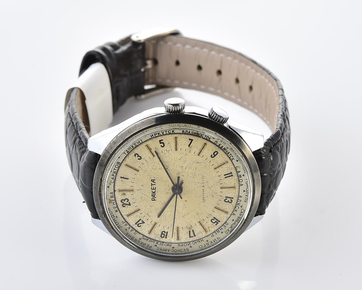 Vintage mechanical Raketa World Traveler (Goroda) watch with 24 hours dial