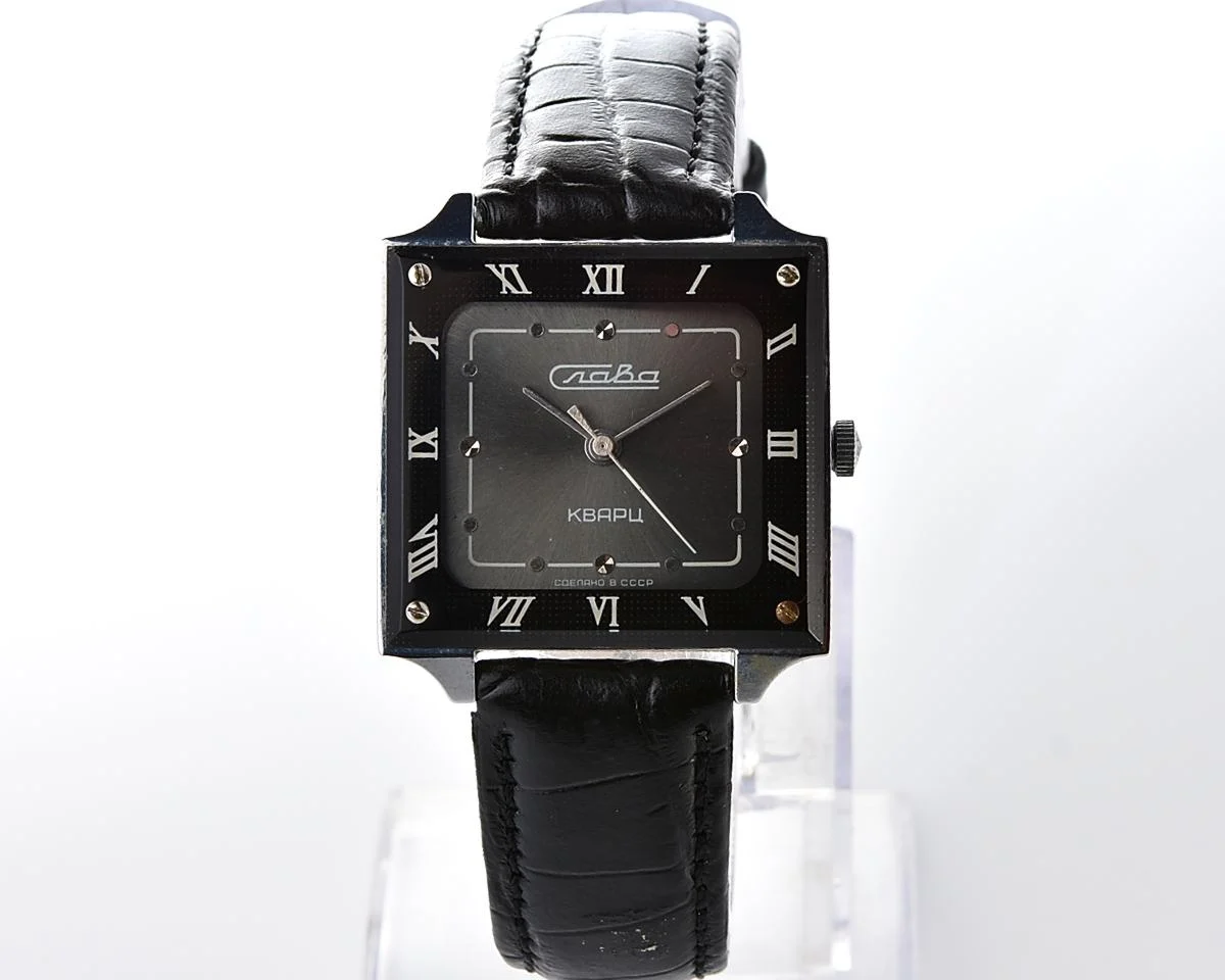 Slava Soviet quartz watch with square case and Roman numerals, from the late 1980s - Image 2