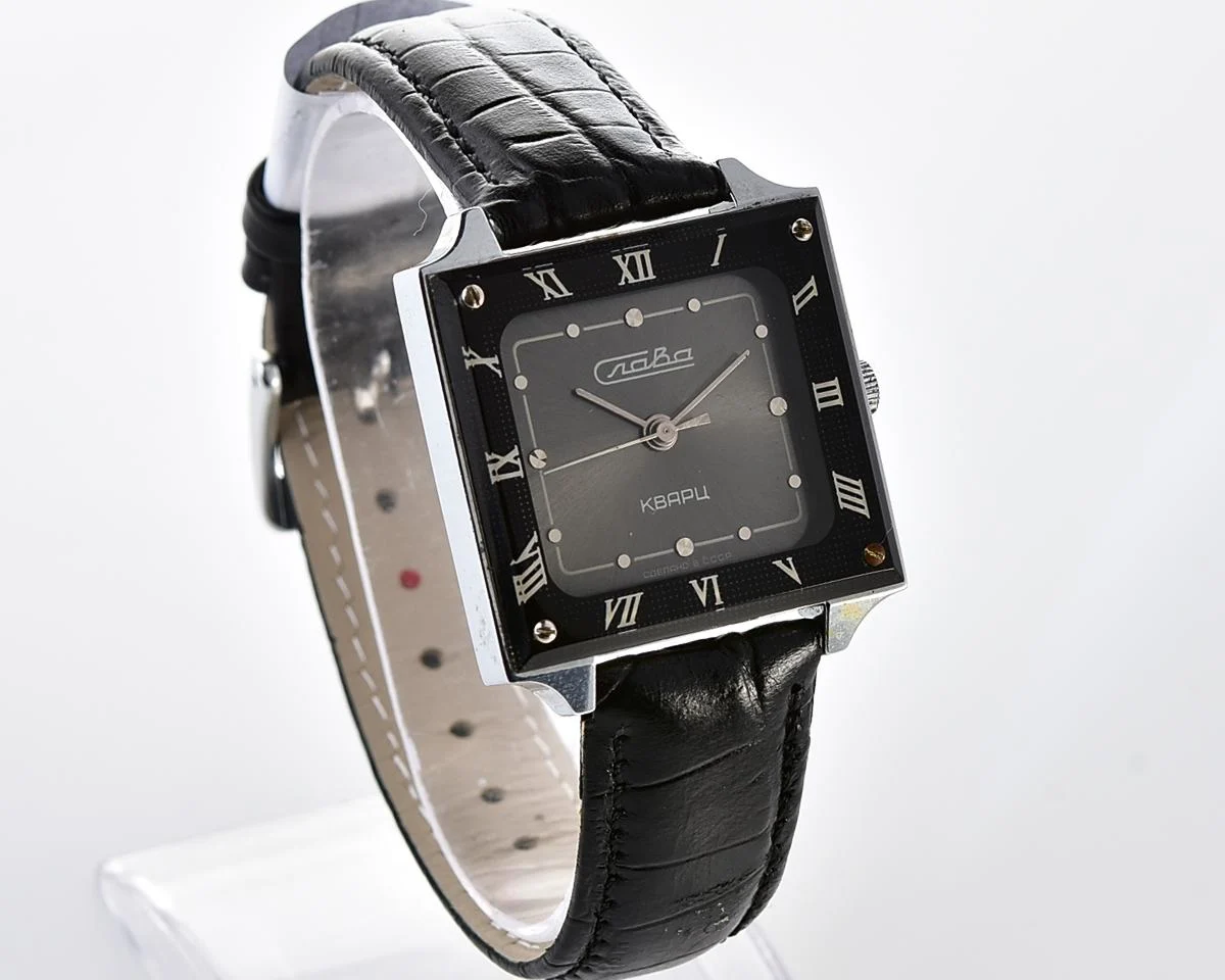 Slava Soviet quartz watch with square case and Roman numerals, from the late 1980s - Image 3