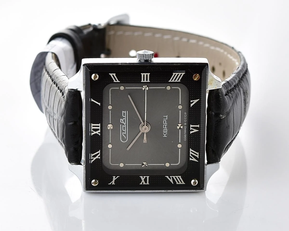 Slava Soviet quartz watch with square case and Roman numerals, from the late 1980s - Image 6