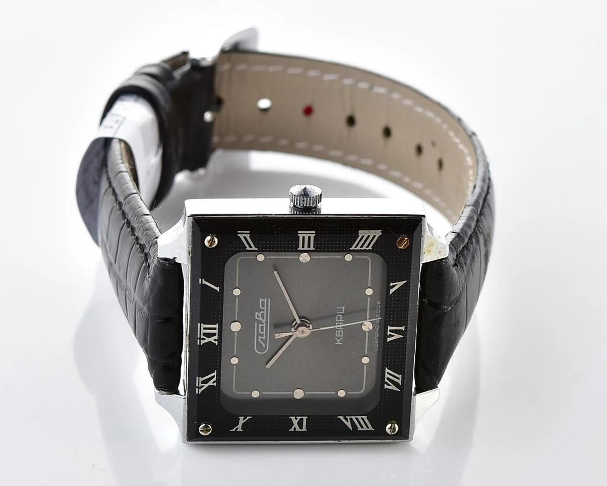 Slava Soviet quartz watch with square case and Roman numerals, from the late 1980s - Image 5