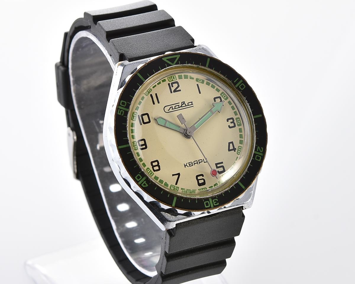Large automatic soviet SLAVA wristwatch with quartz movement