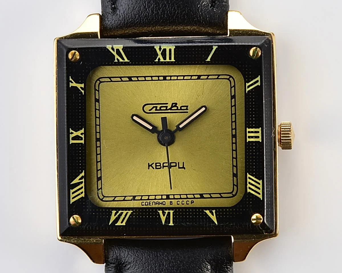Excellent Soviet Slava quartz wristwatch - XVIII Communist Party Congress CCCP 1987 Kremlin Moskow!