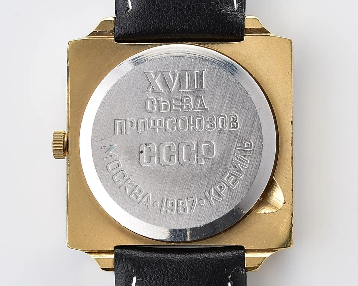 Excellent Soviet Slava quartz wristwatch - XVIII Communist Party Congress CCCP 1987 Kremlin Moskow!