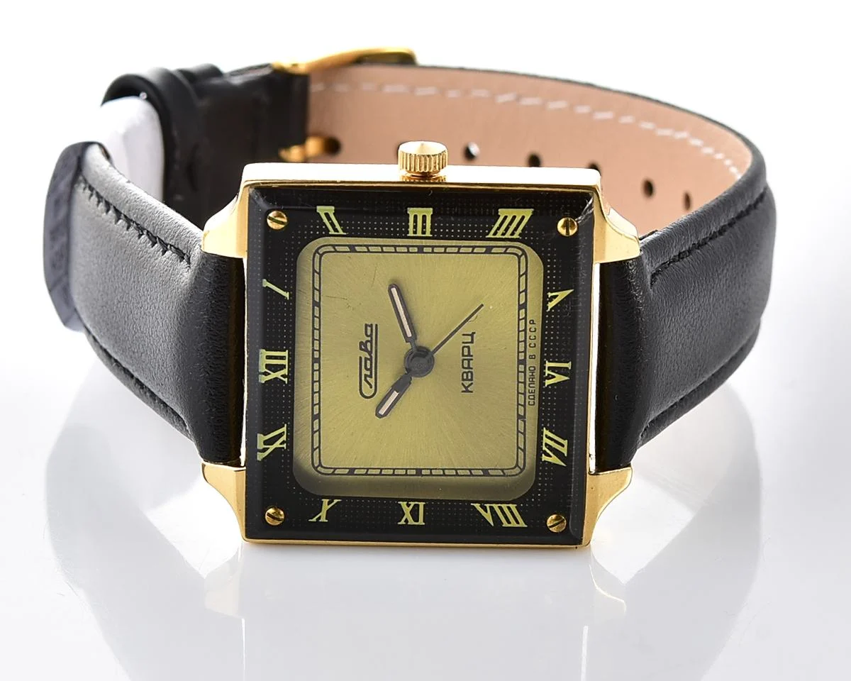 Excellent Soviet Slava quartz wristwatch - XVIII Communist Party Congress CCCP 1987 Kremlin Moskow!