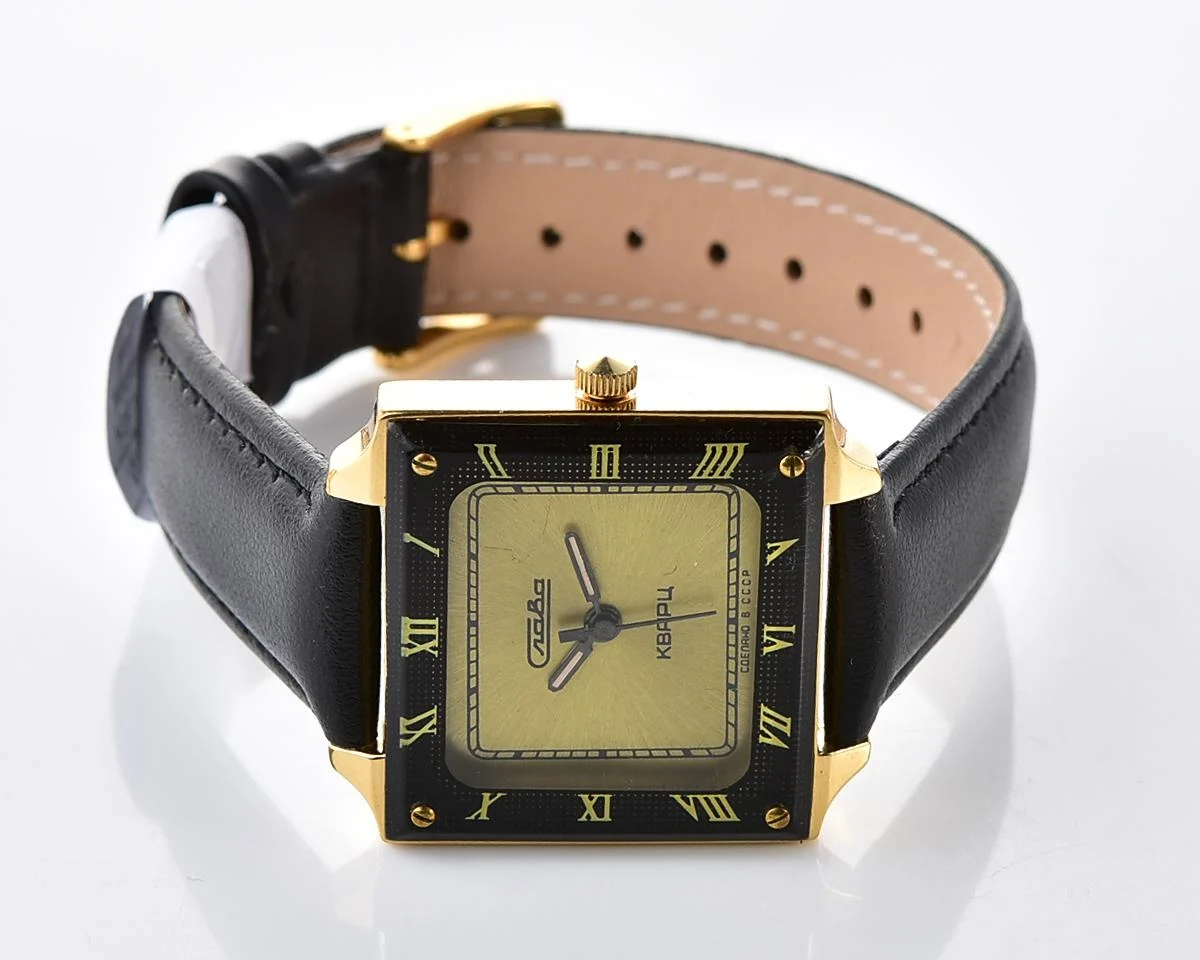 Excellent Soviet Slava quartz wristwatch - XVIII Communist Party Congress CCCP 1987 Kremlin Moskow!